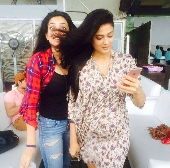 जुलै 2013 साली दुसरं लग्न केल्यानंतर श्वेता बरीच खुष दिसत आहे. 