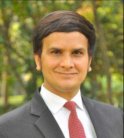 कार्टूनिस्ट आणि लेखक केव्ही गौतम यांनी बिग बॉसच्या नव्या पर्वातील सहभागाला नकार दिला आहे. आपल्या वैचारिक प्रतिमेला या कार्यक्रमामुळे छेद जाईल अशी भीती त्यांना वाटते.