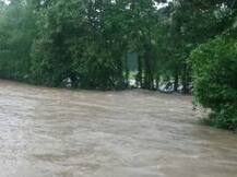 मुंबईसह उपनगरात मुसळधार पाऊस, पालघरमध्ये ट्रॅकवर पाणी