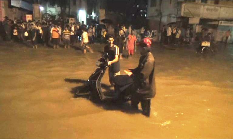 LIVE : मुसळधार पावसामुळे रोहा-अलिबाग मार्ग बंद