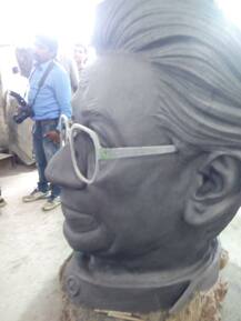 बाळासाहेबांचा पुतळा पाहून उद्धव ठाकरे भावूक! 