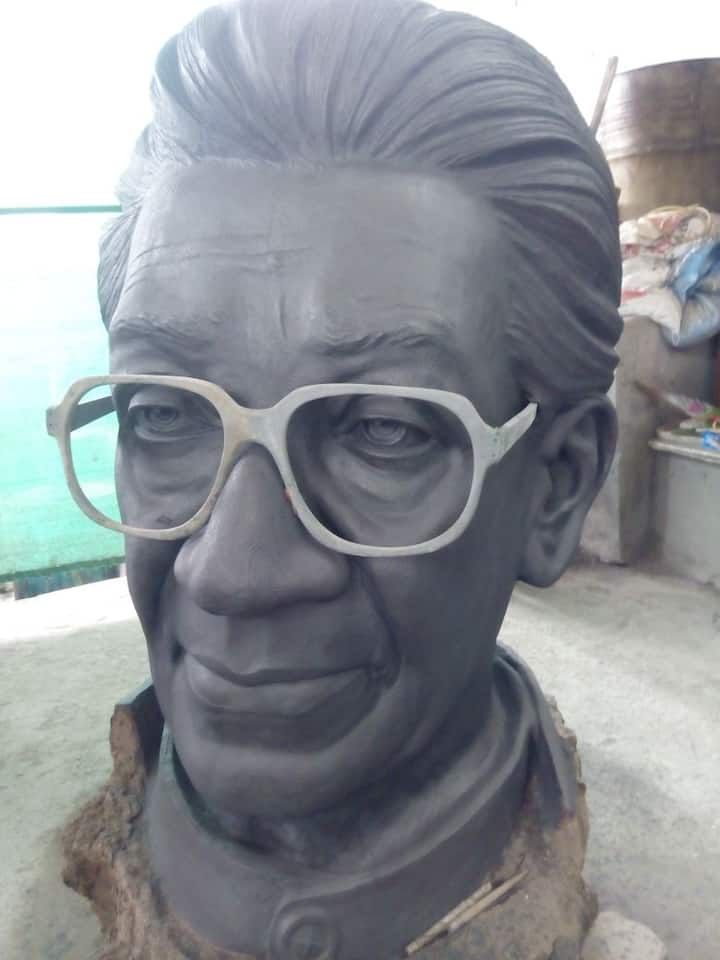 कोल्हापूरमधील शिये येथील हनुमाननगर इथं या पुतळ्याचं काम सुरु होतं. 