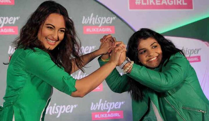 Whisper Like A Girl & Proud Challenge या इव्हेंटमध्ये साक्षी आणि सोनाक्षी एकत्र दिसून आल्या.
