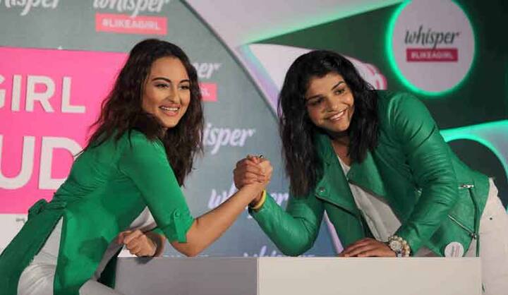 साक्षी मलिक आणि सोनाक्षी सिन्हा