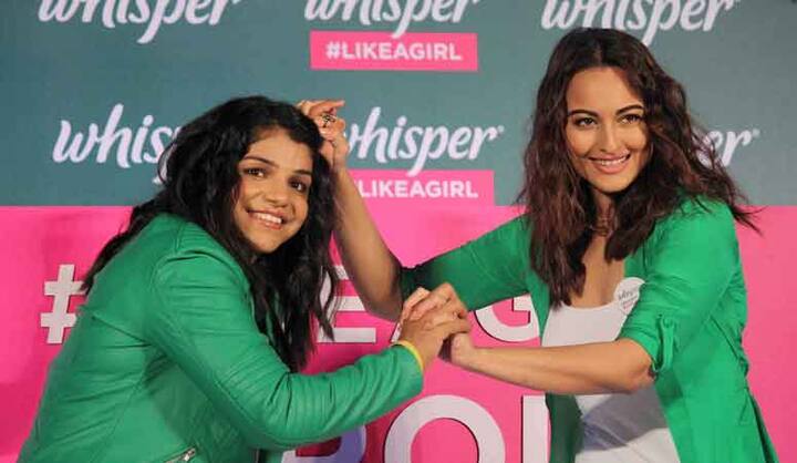 साक्षी मलिक आणि सोनाक्षी सिन्हा