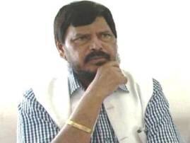 मराठा आरक्षणाला पाठिंबा, पण अॅट्रॉसिटी रद्द होऊ देणार नाही : आठवले I Support Maratha Reservation But Atrocity Act Will Not Be Scrapped Athawale मराठा आरक्षणाला पाठिंबा, पण अॅट्रॉसिटी रद्द होऊ देणार नाही : आठवले