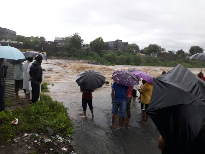 बीडसह संपूर्ण मराठवाड्यात पावसानं चांगलीच हजेरी लावली आहे. 