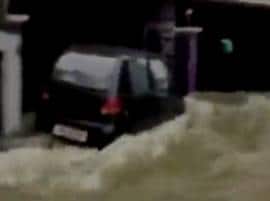 Heavy Rain Hits Hyderabad VIDEO: पावसानं हैदराबादला झोडपलं, महाभयंकर पुराची दृश्य कॅमेऱ्यात कैद