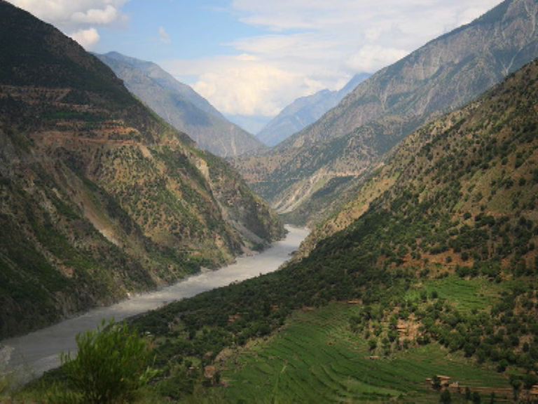 भारताचा जालीम उपाय, पाकला जाणारं सिंधू नदीचं पाणी रोखणार?