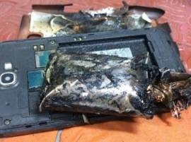 Fire Incident Inside Indigo Flight Samsung Note 2 In A Bag In Emitted Smoke इंडिगो एअरलाईन्सच्या विमानात गॅलक्सी नोट 2 ला आग