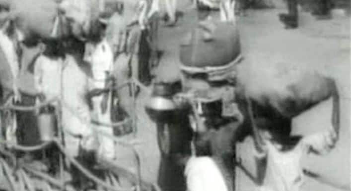 25 एप्रिल 1971 रोजी भारताच्या तत्कालिन पंतप्रधान इंदिरा गांधींनी एक बैठक घेऊन सैन्यप्रमुखांना पाकिस्तानला अद्दल घडवण्यासाठी आवश्यकता असल्यास युद्ध लढण्याची परवानगी दिली होती. इंदिरा गांधींना असं यासाठी केलं होतं, कारण त्यावेळी भारताच्या पूर्व बाजूला असलेल्या पाकिस्तानमधील (आज बांगलादेश त्याला या नावाने ओळखले जात) स्थित्यंतराचा थेट परिणाम भारतावर होत होता.