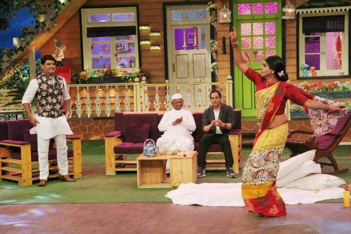 अण्णा हजारे पहिल्यांदाच एखाद्या टीव्ही कार्यक्रमात सहभागी झाले आहेत. 