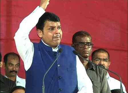 तसेच कोपर्डी बलात्कारप्रकरणातील आरोपींना फाशी व्हायला पाहिजे, अशी भूमिकाही त्यांनी यावेळी मांडली. यासाठी हे प्रकरण उज्वल निकम यांच्याकडे दिले असल्याचेही त्यांनी यावेळी सांगितले.