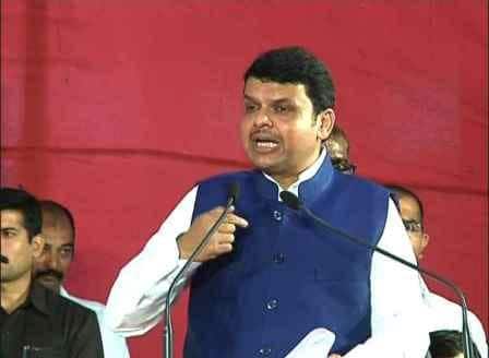 यावेळी त्यांनी मराठा मोर्चाच्या आयोजकांना बिझत गोंधड ठेवू नका असे आवाहन करतानाच, राज्य सरकार मराठा समाजासोबत आहे. त्यासाठी निर्णयाक निर्णय घेण्याची सरकारची तयारी आहे. या निर्णयासाठी आम्हाला चर्चा करायची आहे. कारण थेट निर्णय जाहीर करता येत नाही. त्यामुळे आपल्याला एकत्र येऊन चर्चा करावी लागेल, असे आवाहनही त्यांनी केले.