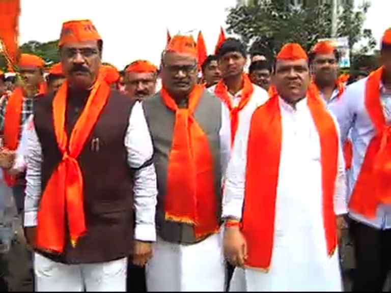 पुण्यातील मराठा मोर्चात \'या\' राजकीय नेत्यांचा सहभाग