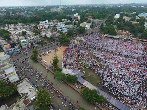 यवतमाळमधील मराठा मूकमोर्चाला जनसागर यवतमाळमधील मराठा मूकमोर्चाला जनसागर