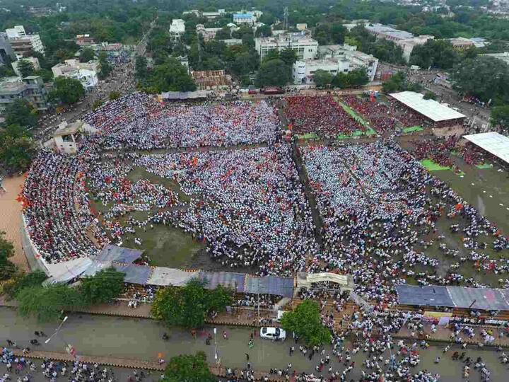 या मोर्चासाठी जिल्ह्याच्या कानाकोपऱ्यातील मराठा कुणबी समाजाचे नागरिक मोठ्या संख्येने पोस्टल मैदानावर दाखल झाले होते.
