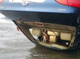 दापोलीच्या समुद्र किनारी स्टंट, कार उलटून पर्यटकाचा मृत्यू Tourist Died While Doing Stunts At Dapoli Sea Shore दापोलीच्या समुद्र किनारी स्टंट, कार उलटून पर्यटकाचा मृत्यू