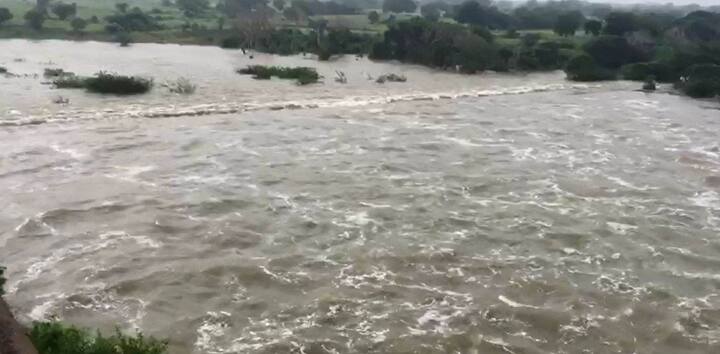 दुष्काळामुळे लातूरला रेल्वेने पाणी पुरवठा करण्याची नामुष्की ओढवली होती. 