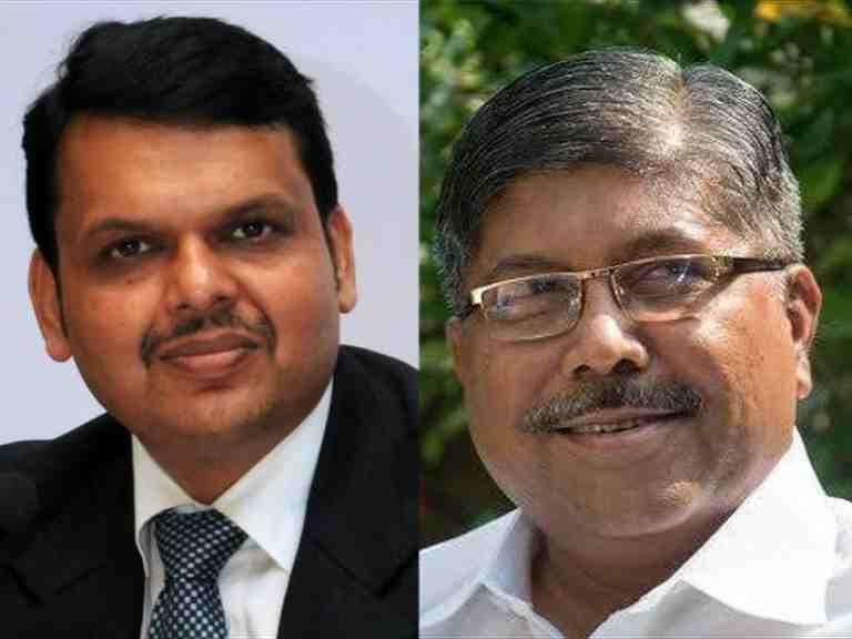 CM calls leaders meeting for maratha reservation मराठा आरक्षणासाठी मॅरेथॉन बैठका, एकीकडे मुख्यमंत्री तर दुसरीकडे चंद्रकांत पाटील