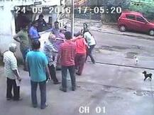 पुण्यातील उच्चभ्रू सोसायटीत मायलेकीला बेदम मारहाण