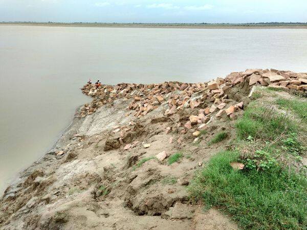 स्थानिकांनी प्रशासनाला याबाबत नेहमीच माहिती दिली, तक्रार केली. मात्र, प्रशासनाने कायमच दुर्लक्ष केलं. 
