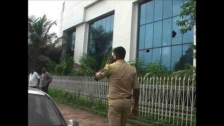 दरम्यान, संभाजी ब्रिगेडने या हल्ल्याची जबाबदारी स्वीकारली आहे. ‘सामना’ने मराठा समाजाची आणि महिलांची बदनामी केली आहे, असा आरोप संभाजी ब्रिगेडने केला आहे.