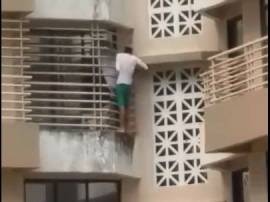 Bhainder Youth Attempted Sword Attack By Climbing Building इमारतीबाहेर तिसऱ्या मजल्यावर चढून तरुणाचा तलवार हल्ल्याचा प्रयत्न