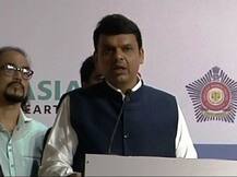 मुंबईत पोलिसांसाठी 25 ते 30 हजार घरं बांधणार, मुख्यमंत्र्यांची घोषणा