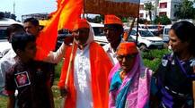 धुळ्याच्या मोर्चात 105 वर्षांचे आजोबा, आणि 95 वर्षांची आजी सहभागी