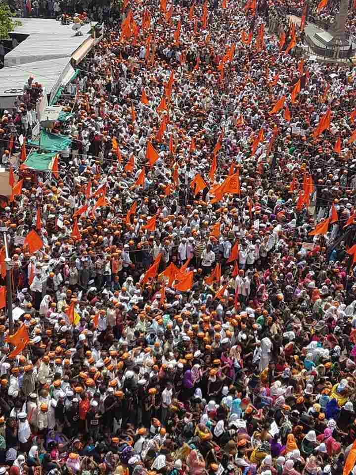 या भव्य मोर्चाचे काही फोटो.