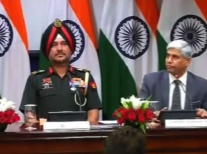 सर्जिकल स्ट्राईक ही युद्धशास्त्रातील एक संज्ञा आहे. सर्जिकल स्ट्राईकमध्ये निष्णात सर्जन ज्या पद्धतीने शस्त्रक्रिया करताना नेमक्या ठिकाणची शस्त्रक्रिया करतो, त्याच प्रमाणे आपल्याला अपेक्षित असलेल्या ठिकाणी नेमकी तसंच परिणामकारण आणि अचूक शस्त्र कारवाई म्हणजे सर्जिकल स्ट्राईक…