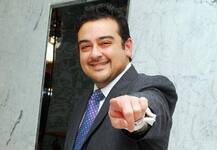 आमच्या शूर सैन्याला सलाम : अदनान सामी 