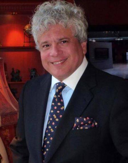 तर प्रसिद्ध सेलिब्रिटी सुहेल सेठ यांनी सलमान विरोधात भूमिका घेतली आहे. त्यांनी पाकिस्तानी कलाकार व्हिजाच्या आधारे देशात येत असले, तरी त्यांचे काही दहशतवादीही व्हिजाचाच आधार घेऊन भारतात येतात. व्हिजाच्या आधारे त्यांचे कसलेही चाळे खपवून घेऊ नयेत, असं म्हटलं आहे.