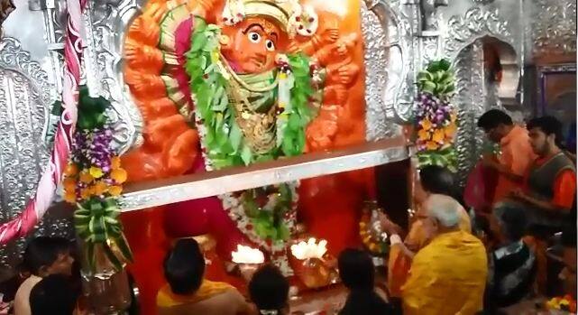 महापुजेनंतर वणी देवीची भक्तीभावाने आरती करण्यात आली.