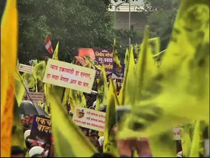 विजय माल्या 9 हजार कोटींचा घोटाळा करुन गेला, त्याला सरकार काहीही करु शकलं नाही. मात्र भुजबळांवर 870 कोटींच्या घोटाळ्याचा आरोप आहे. त्यांना जामीन न देता, केवळ सूडाचं राजकारण म्हणून अडकवून ठेवल्याची प्रतिक्रिया समर्थकांनी दिली.