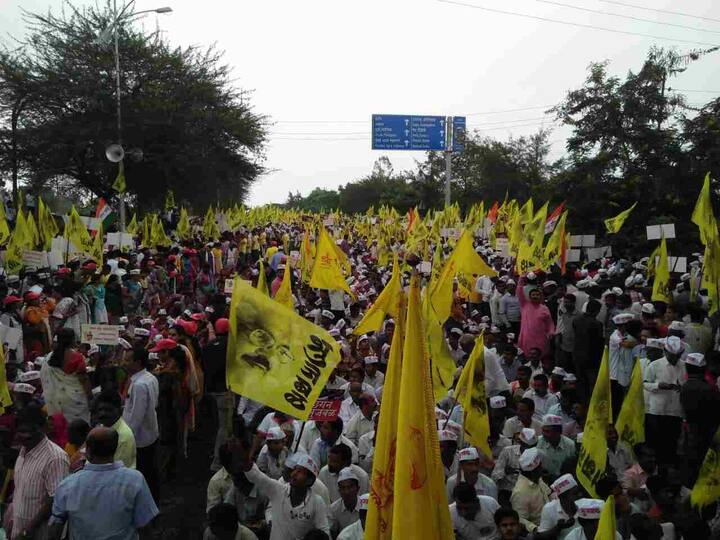 तुरुंगात असलेल्या छगन भुजबळ यांच्या समर्थनासाठी नाशिकमध्ये ओबीसी समाजाच्या वतीने विराट मोर्चा काढण्यात आला. 