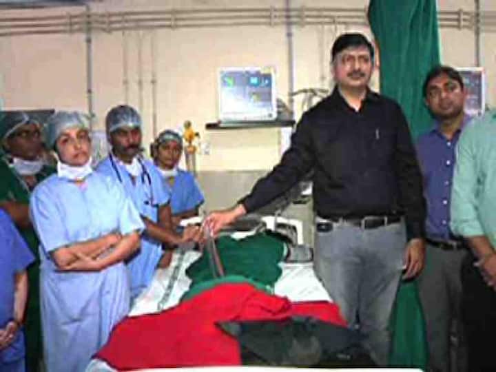 काळानुरुप माणसाचे अनावश्यक अवयव गळून पडले. पण इथे उलटं झालं. एखाद्या माणसाला शेपटी असल्याची उदाहरणे जवळपास नाहीतच. त्यामुळे या रुग्णाला उपचारांसोबतच माणसिक मनोधैर्याची देखील गरज आहे.