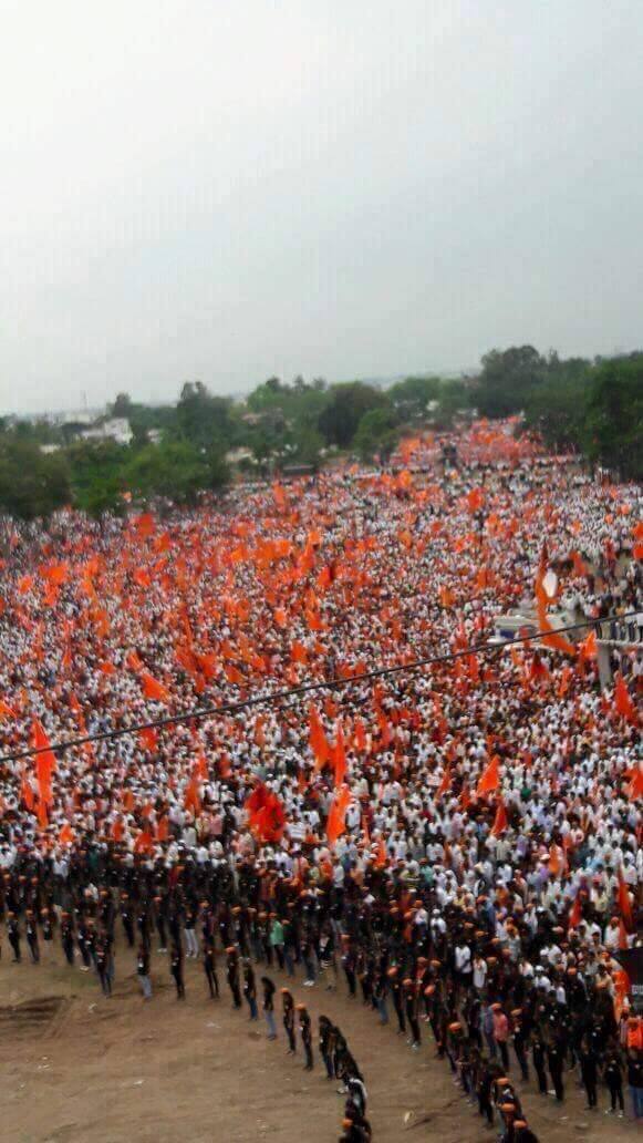 कोपर्डी प्रकरणातल्या दोषींना फाशी द्या, मराठ्यांना आरक्षण द्या आणि अॅट्रॉसिटी कायद्यात सुधारणा करा, या मराठा समाजाच्या प्रमुख मागण्या आहेत.