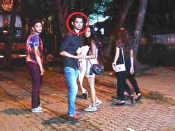 संस्कारी बाबूजींच्या मुलाचा मध्यरात्री धिंगाणा