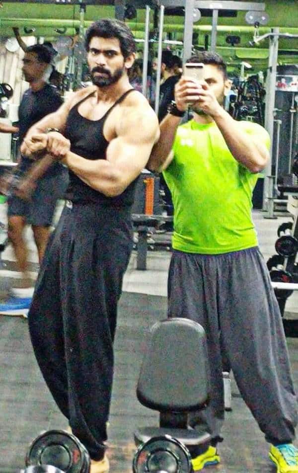 राणा दग्गुबतीने ट्विटरवर हा फोटो पोस्ट केला आहे. या फोटोमध्ये त्याच्यासोबत ट्रेनरही दिसत आहे.