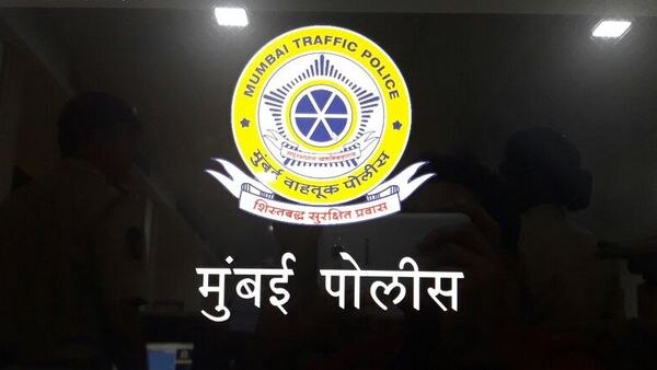 E Chalan Started By Mumbai Police वाहतुकीचे नियम मोडणाऱ्यांवर सीसीटीव्हीची नजर, मोबाईलवर पावती