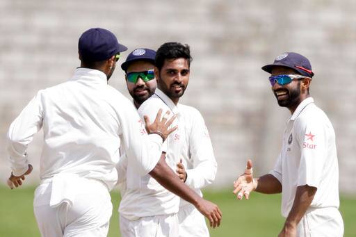 दुसऱ्या सामन्यातील स्नायूंच्या दुखापतीमुळे टीम इंडियाचा अष्टपैलू खेळाडू भुवनेश्वर कुमार तिसऱ्या कसोटीमधून बाहेर झाला आहे.