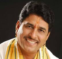 पंकजा मुंडेंना यंदाच आडकाठी का? नामदेव शास्त्रींचं उत्तर 