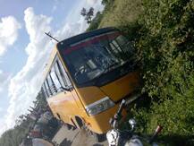 सांगलीत स्कूलबसला अपघात, सर्व मुलं जखमी