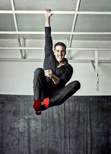 हार्पर बाझारसाठी अक्षय कुमारचं हटके फोटोशूट