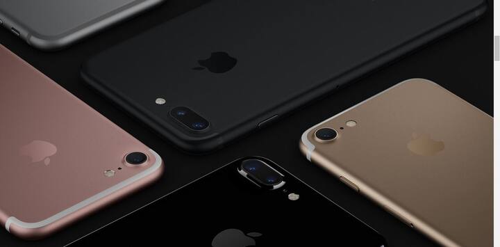 आयफोन 7 आणि आयफोन 7 प्लस आजपासून भारतात विक्रीसाठी उपलब्ध झाला आहे. अॅपलच्या चाहत्यांसाठी ऑनलाइन शॉपिंग वेबसाईट आणि अॅपलच्या अधिकृत डिलर्सने अनेक ऑफर दिल्या आहेत. 