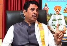 भगवान बाबांच्या आजोळी नामदेव शास्त्रींना बंदी