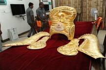 तेलंगणाच्या मुख्यमंत्र्यांकडून मातेच्या चरणी 11 किलो सोनं अर्पण