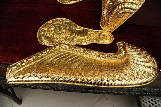 हे दागिने बनवण्यासाठी 11 किलो 700 ग्रॅम शुद्ध सोन्याचा वापर करण्यात आला.